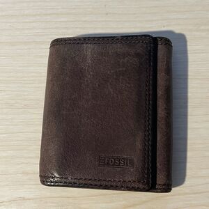 Fossil Brown Genuine Soft Leather Trifold Wallet Cards Cash ID Window Distressed